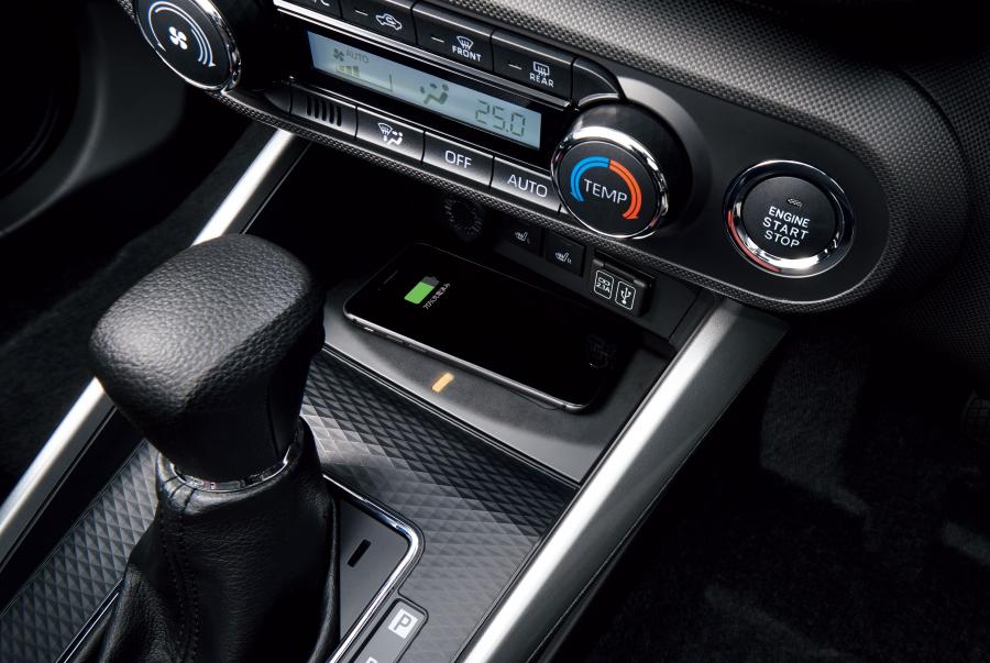 Детали интерьера Daihatsu Rocky Accessozied 2019 года  (фото 7 из 14)